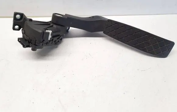 Volkswagen Touareg I Accelerator throttle pedal 7L6723507A 6PV00777026