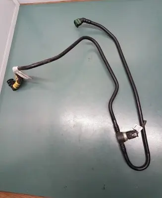 Opel Insignia B Fuel line pipe 13596664