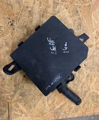 Nissan Leaf I (ZE0) Fuse module 284B73NA3A 2561038981 521771F06