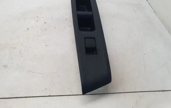 Toyota Yaris Electric window control switch 742310D330 742310D660