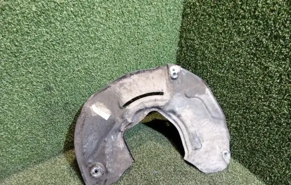 Mercedes-Benz S W222 Front brake disc dust cover plate A2224210920