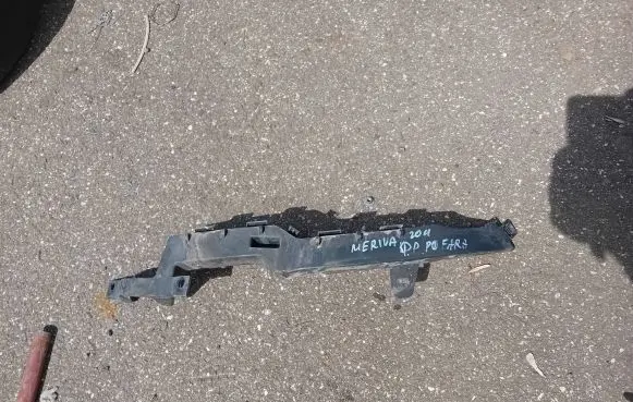 Opel Meriva B Front bumper mounting bracket 13267766 475498858