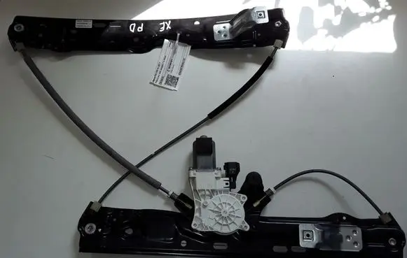 Jaguar XE Front door window regulator with motor C39789101