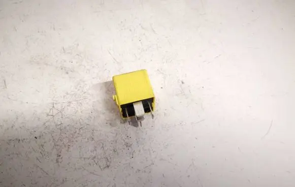 Mercedes-Benz A W169 Other relay a0025421419 v23134-a52-x335