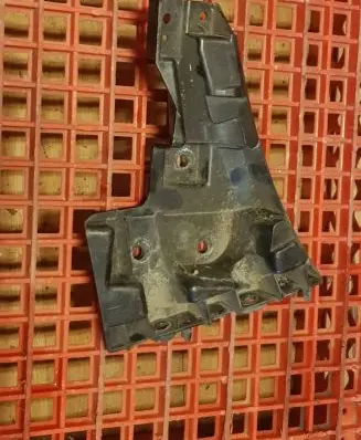 Volvo V60 Front bumper mounting bracket 31323833