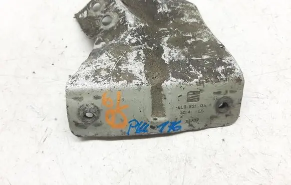 Seat Ibiza III (6L) Fender mounting bracket 6L0821135A