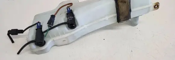 Hyundai Terracan Windshield washer fluid reservoir/tank 98610H1001