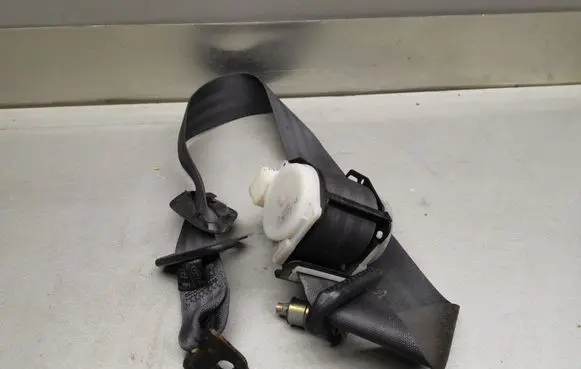 Honda Legend III KA9 Rear seatbelt N1425 C7036