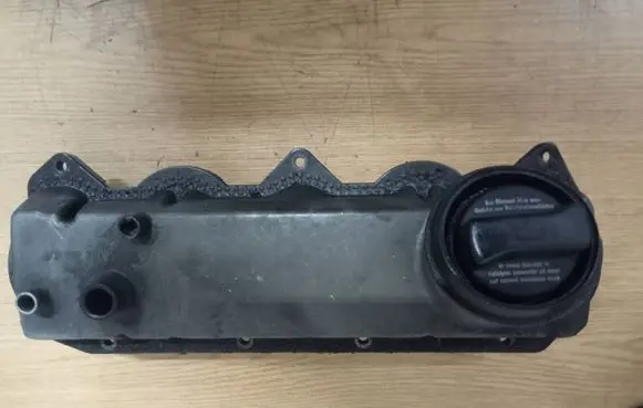 Volkswagen Golf IV Rocker cam cover 038103469E