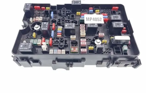 Chrysler Pacifica Fuse module 68233193AD 657833564AF P68233193AD