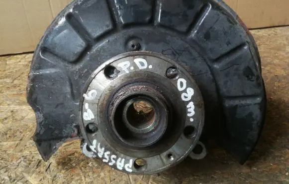 Volkswagen PASSAT B6 Front wheel hub