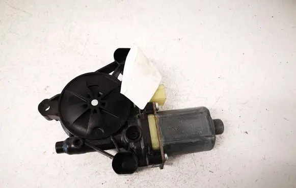 Volkswagen Golf VII Front door window regulator motor 5Q0959801B