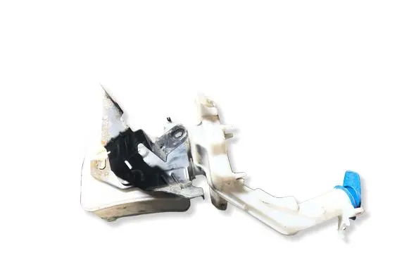 Volkswagen PASSAT CC Windshield washer fluid reservoir/tank