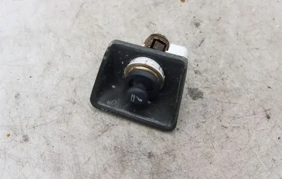 Toyota Land Cruiser (HDJ90) Cigarette lighter NOCODE