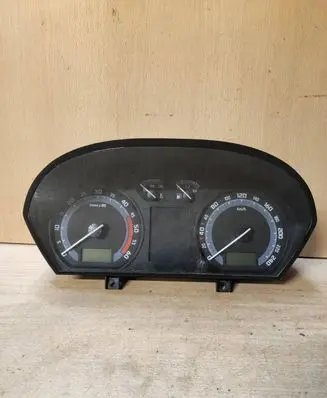 Skoda Fabia Mk1 (6Y) Speedometer (instrument cluster) 6Y0920863E SKZ7Z004282530