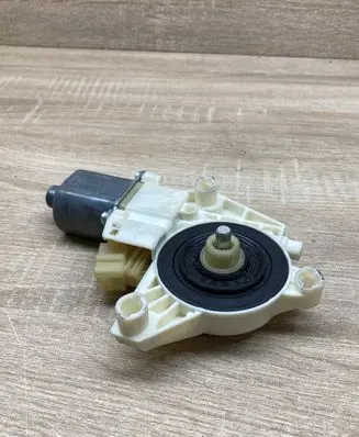 Mercedes-Benz C W204 Front door window regulator motor A2048200242 0130822440