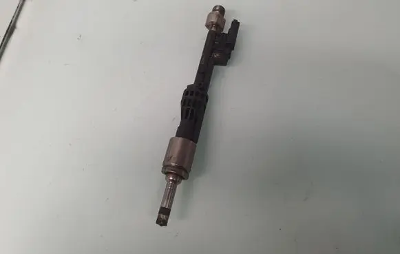 BMW X5 E70 Fuel injector 7568607 13537568607 0261500063