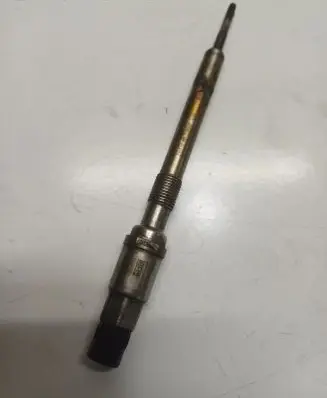 Volkswagen Touran II Glow plug 03L905061G