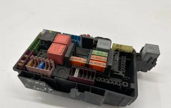Mercedes-Benz C W205 Fuse module