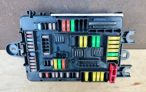 BMW M4 F82 F83 Fuse module 9389070