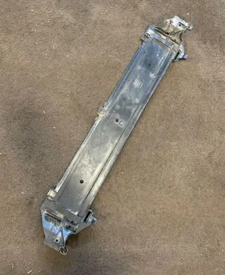 BMW 5 F10 F11 Radiator mount bracket 7804619
