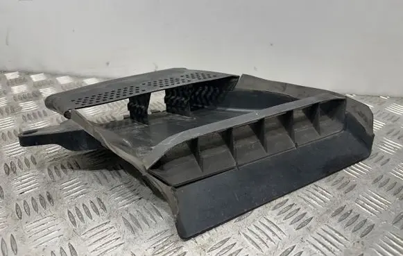 Audi A5 8T 8F Air intake duct part 8K0129618