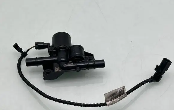 Volkswagen PASSAT B8 Fuel pressure regulator 5Q0201559A 162870291