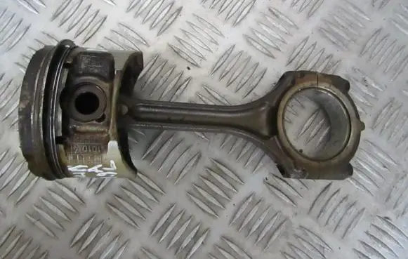 Renault Laguna I Piston with connecting rod