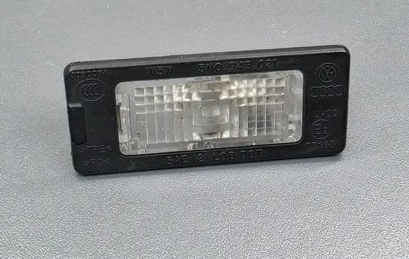 Volkswagen Touran II Number plate light 5N0943021