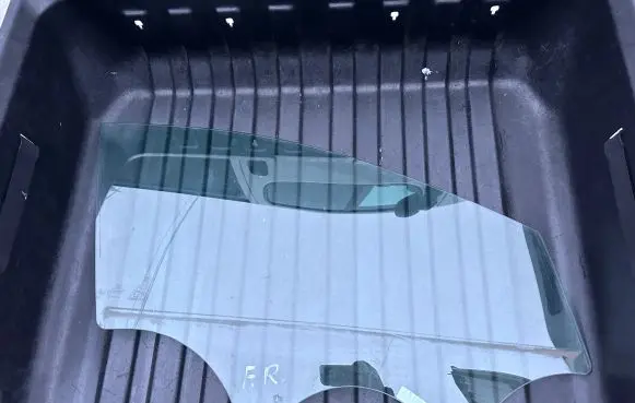 KIA Sportage Front door window glass four-door 82420F1000 E00029220T 43R00049