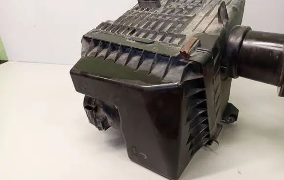 Isuzu D-Max Air filter box 898179138