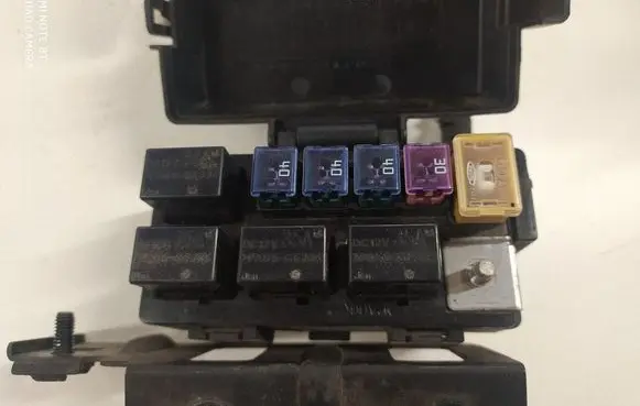 Opel Antara Relay mounting block
