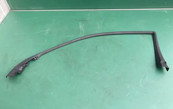 Mercedes-Benz C W203 Front door coupe window/glass frame 2037250471