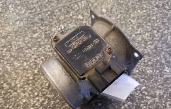 Mazda 626 Mass air flow meter F82F12B579DA