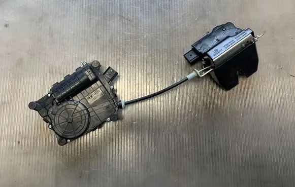 Hyundai Santa Fe Tailgate/trunk/boot lock/catch/latch 81230B8100 81230A9100 812303Z100