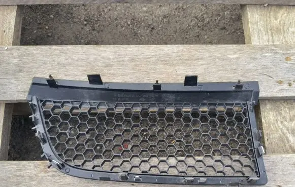 Front bumper upper radiator grill
