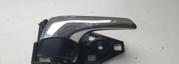 Toyota RAV 4 (XA40) Front door interior handle