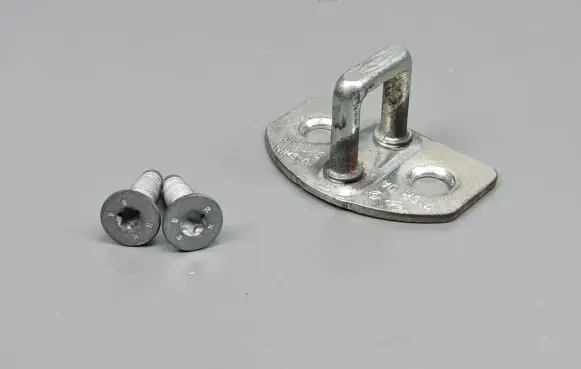Dacia Sandero II Front door lock loop/hook striker 715R0A