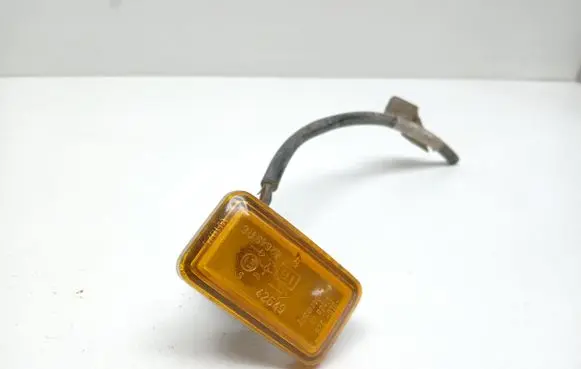 Audi 80 90 B3 Front fender indicator light 161949117A