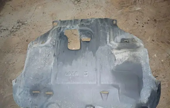 Ford Focus C-MAX Engine splash shield/under tray