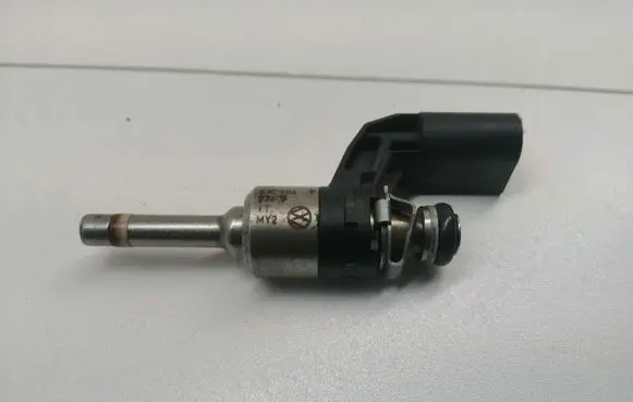 Volkswagen Golf V Fuel injector 03C906036F 083D09
