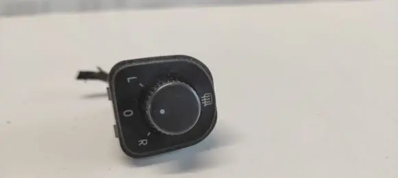 Wing mirror switch
