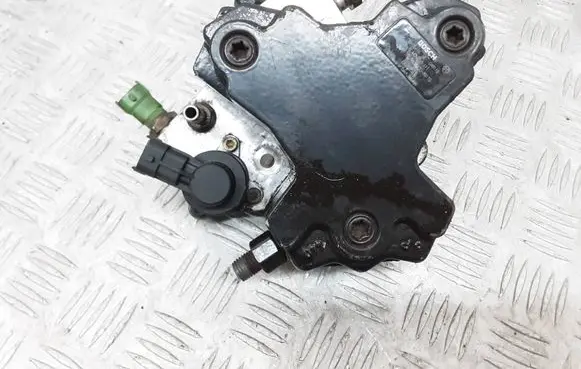 Volvo V50 Fuel injection high pressure pump 8692521