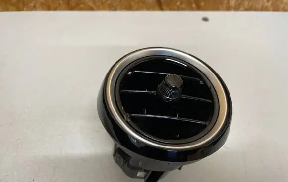 Mercedes-Benz C W205 Dash center air vent grill A2058304504