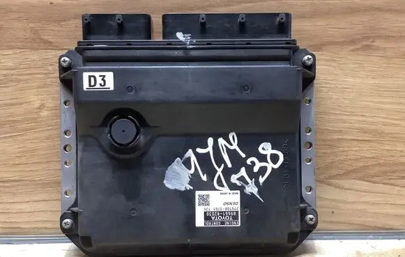 Toyota RAV 4 (XA30) Engine control unit/module 8966142D30 2751003701