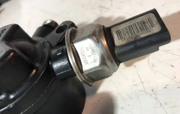Ford Mondeo MK IV Fuel distributor 4M5Q9D280DA