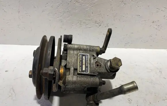 BMW 3 E30 Power steering pump 1130084 15K87