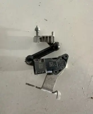 BMW iX Front height sensor lever 37146895466