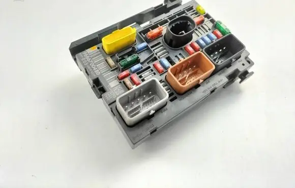 Citroen Berlingo Fuse module 9666700480