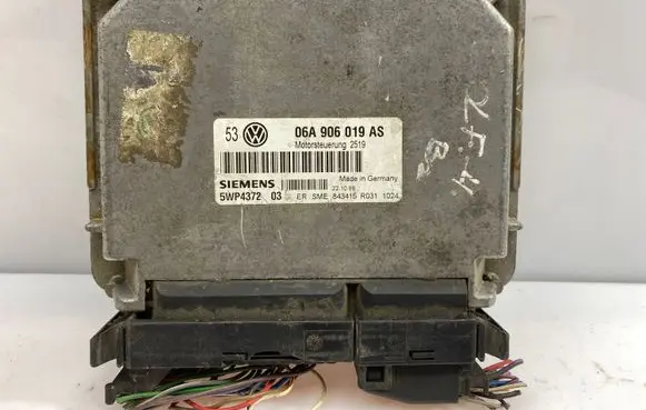 Volkswagen Golf IV Engine control unit/module 06A906019AS 5WP437203